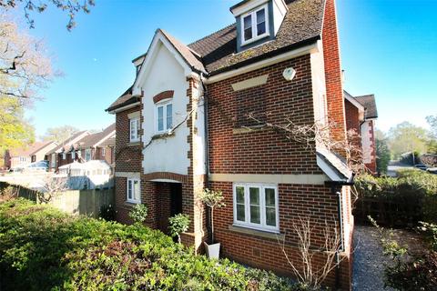 4 bedroom detached house for sale, Keephatch Road, Berkshire RG40