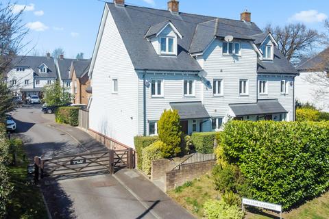 7 Ashleigh Gardens, Blue Bell Hill, Chatham, ME5 9GF