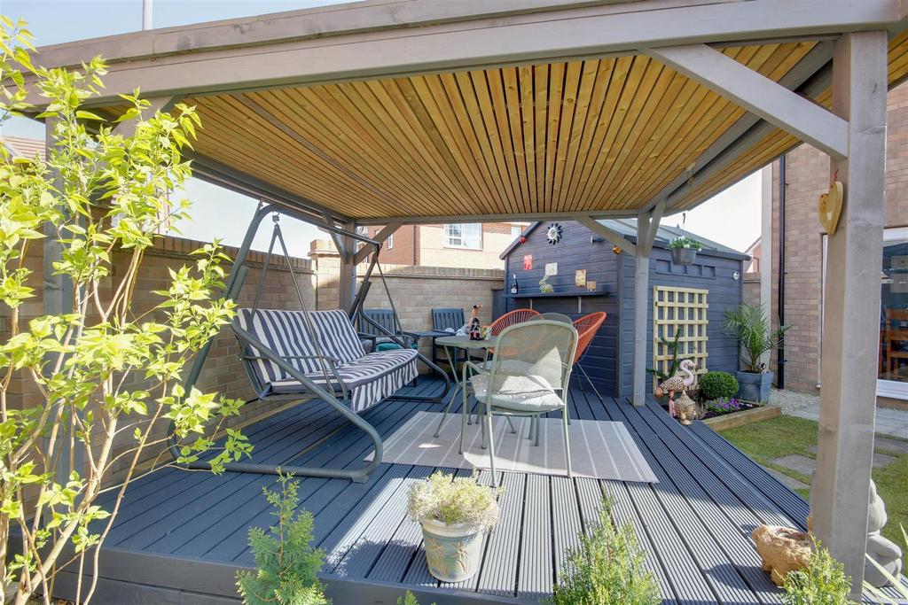 Deck &amp; Pergola