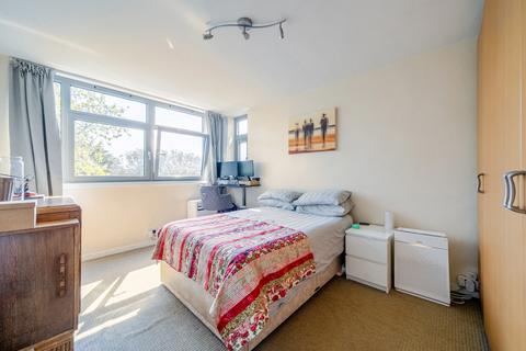15 Holly Tree Close, London, SW19 6EA