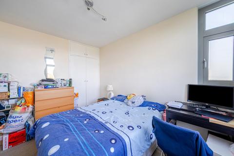 15 Holly Tree Close, London, SW19 6EA