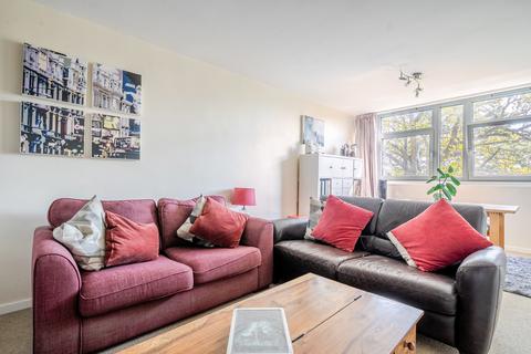 15 Holly Tree Close, London, SW19 6EA