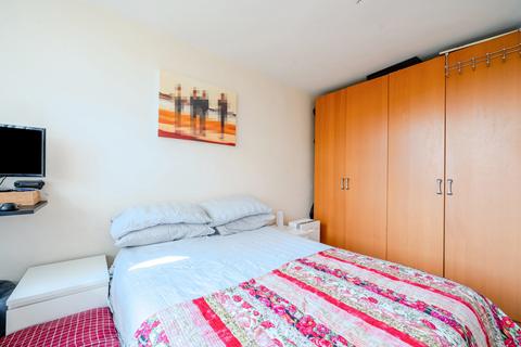 15 Holly Tree Close, London, SW19 6EA