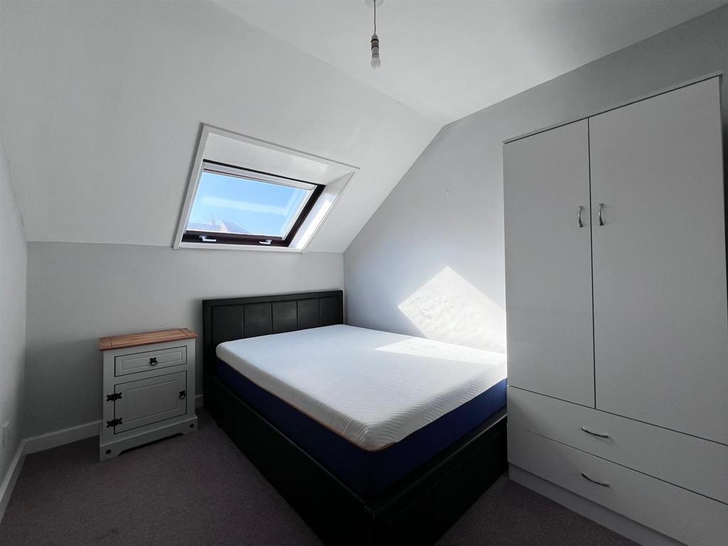 Bed1.jpg