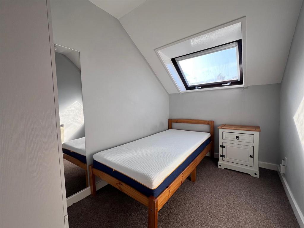 Bed2.jpg