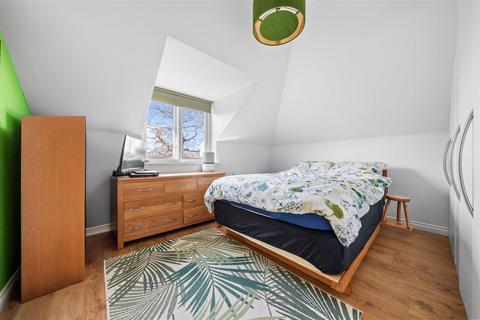 25 School Meadow, Guildford, GU2 8GY
