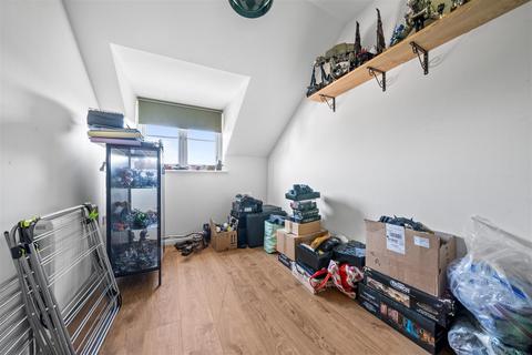 25 School Meadow, Guildford, GU2 8GY