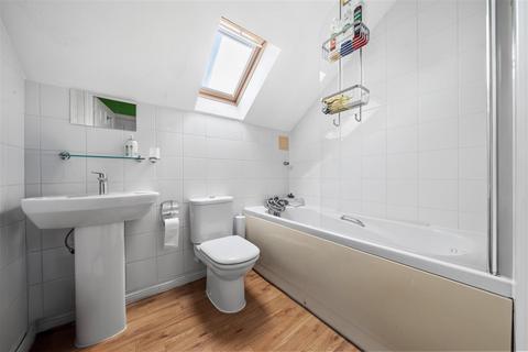25 School Meadow, Guildford, GU2 8GY