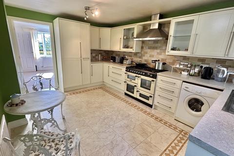 6 bedroom detached house for sale, Glen Parva, Leicester LE2