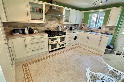6 bedroom detached house for sale, Glen Parva, Leicester LE2