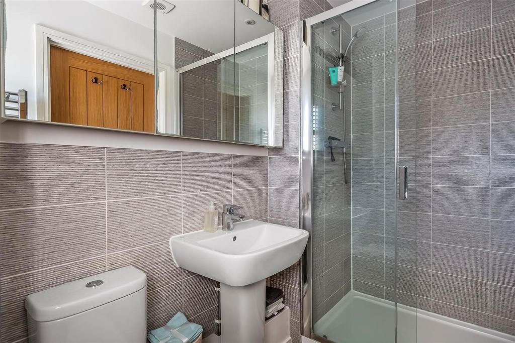Ensuite 1.jpg