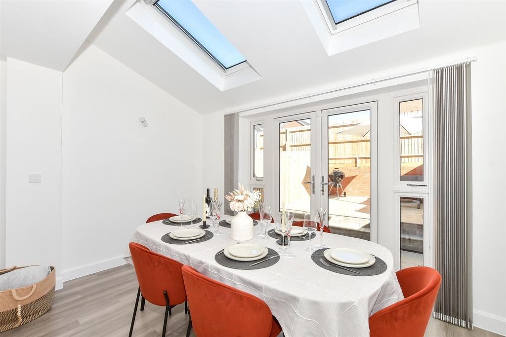 Lounge/Dining Room