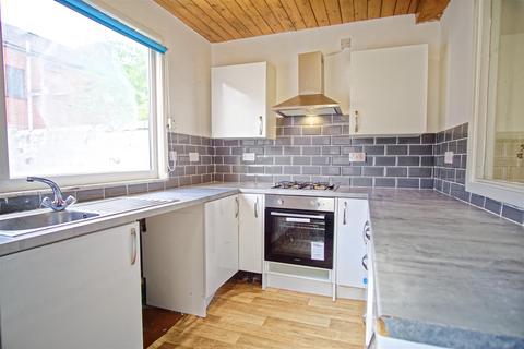 3 bedroom end of terrace house to rent, 3-Bed End-Terraced House to Let on Elmsley Street, Preston