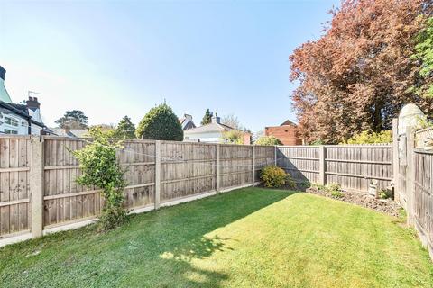 17 Primrose Gardens, Bushey, WD23 1BU