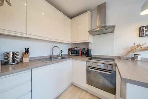 1 bedroom flat for sale, St Johns Hill, Battersea, London, SW11