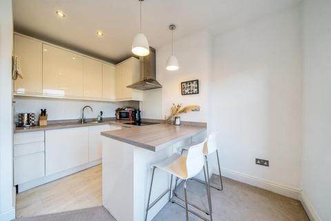 1 bedroom flat for sale, St Johns Hill, Battersea, London, SW11