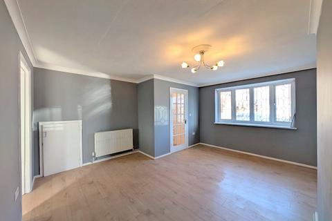 3 bedroom semi-detached house to rent, Grovestile Waye, Feltham, TW14