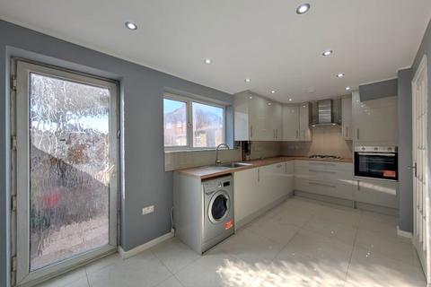 3 bedroom semi-detached house to rent, Grovestile Waye, Feltham, TW14