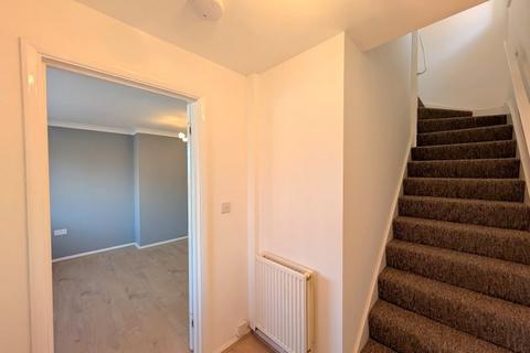 3 bedroom semi-detached house to rent, Grovestile Waye, Feltham, TW14