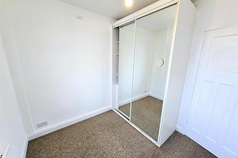 2 bedroom maisonette to rent, Wordsworth Avenue, Greenford