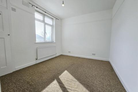 2 bedroom maisonette to rent, Wordsworth Avenue, Greenford