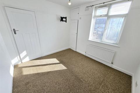 2 bedroom maisonette to rent, Wordsworth Avenue, Greenford