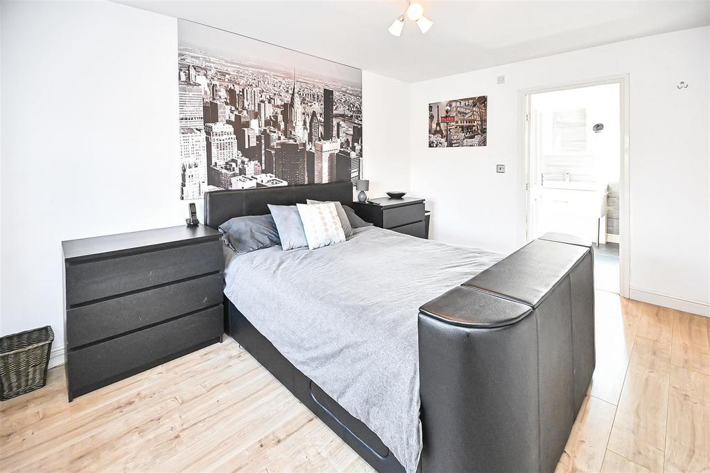9 Spires Croft Bedroom 1 (2).jpg