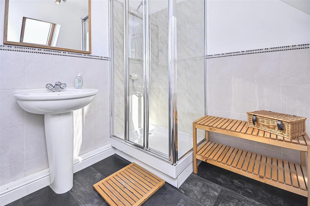 9 Spires Croft Second Floor Bathroom (1).jpg