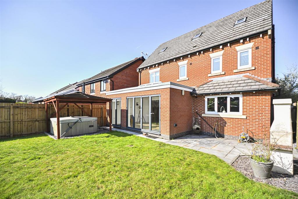 9 Spires Croft Rear of Property.jpg