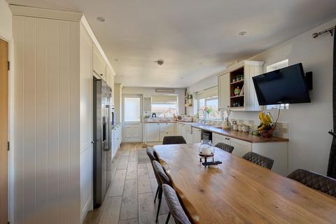 3 bedroom detached bungalow for sale, Oxford Hill, Witney OX29