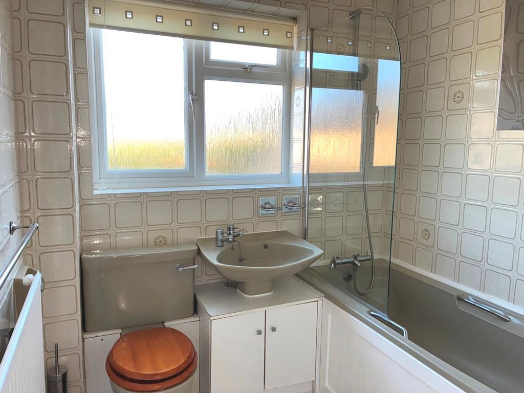 Bathroom (2).JPG