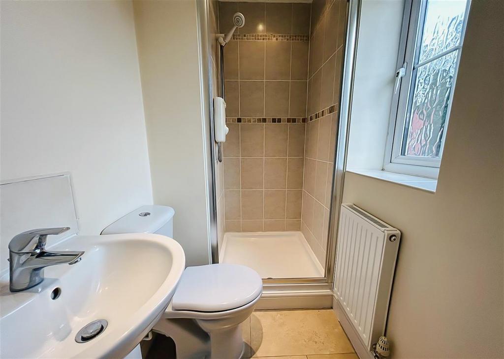 4 Mirbeck Close-bed2 ensuite.jpg