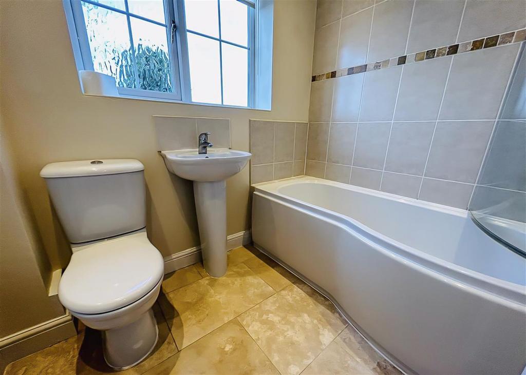 4 Mirbeck Close-bathroom.jpg