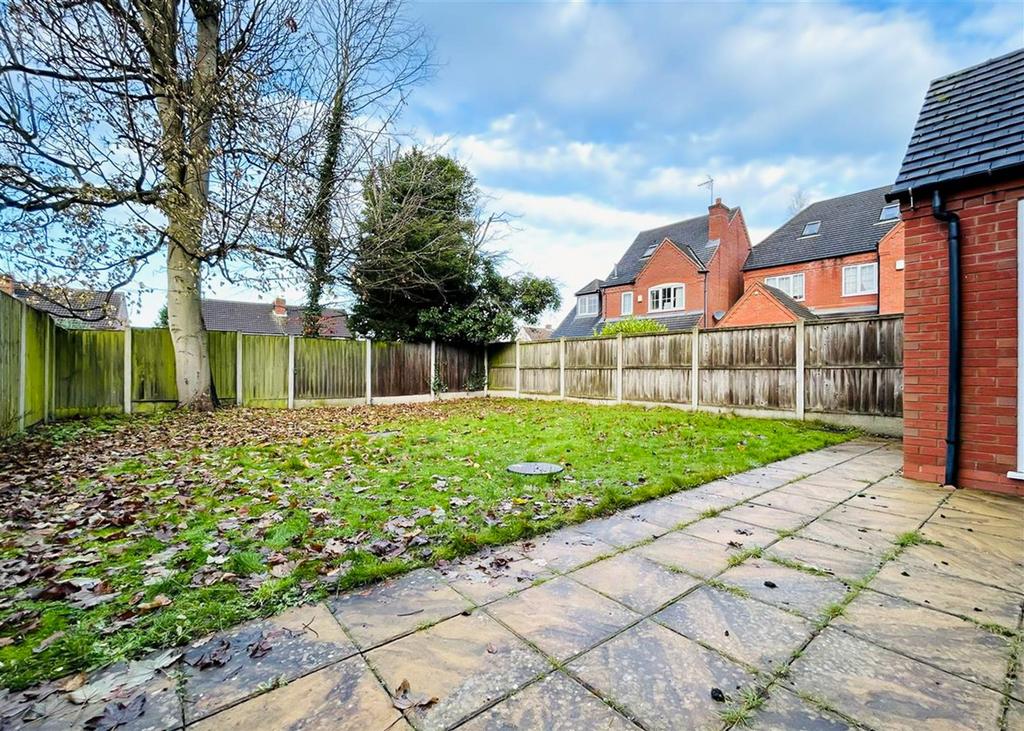 4 Mirbeck Close-garden1.jpg