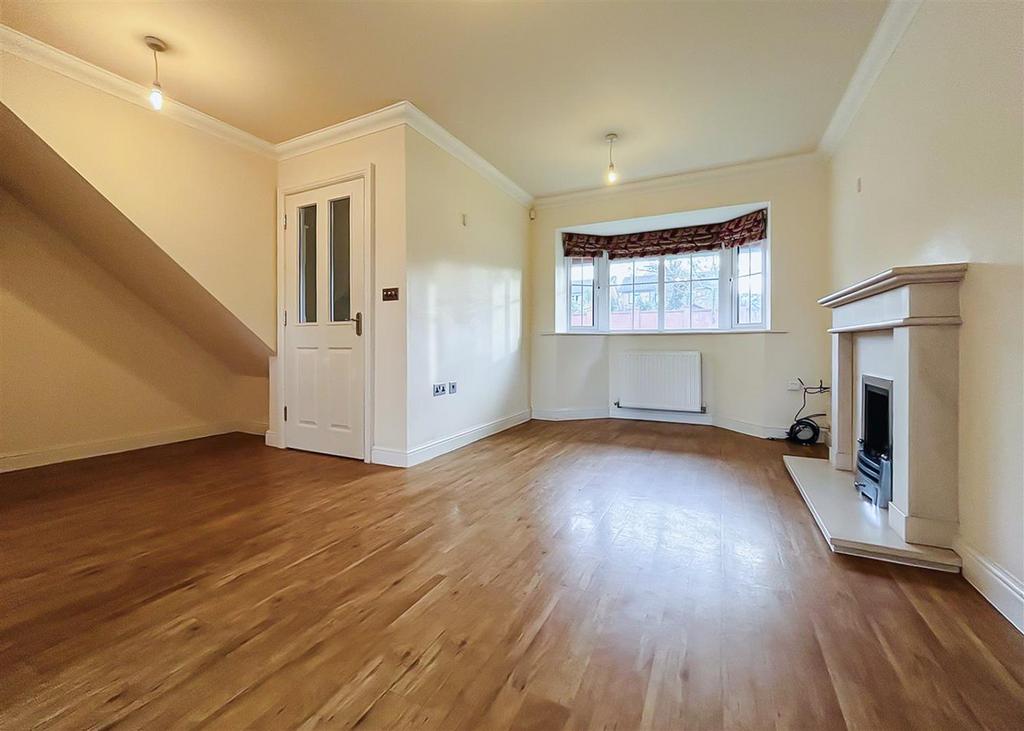 4 Mirbeck Close-lounge1.jpg