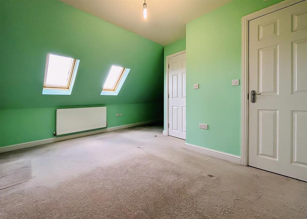 4 Mirbeck Close-bed1.jpg
