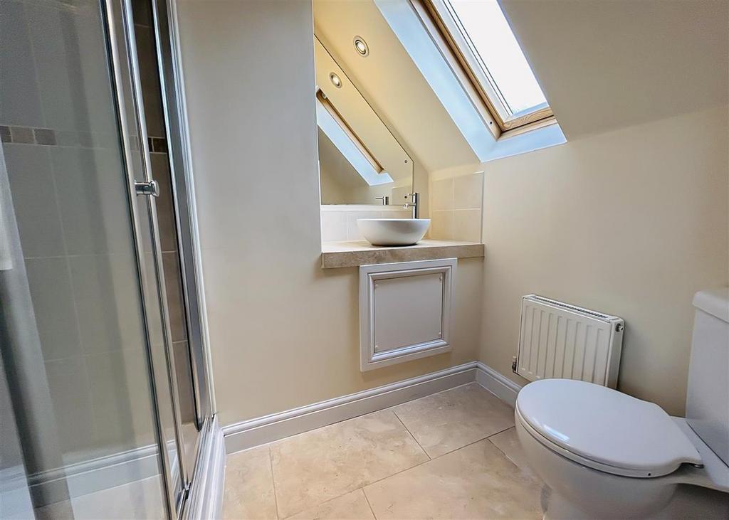 4 Mirbeck Close-bed1 ensuite.jpg