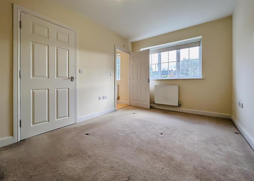 4 Mirbeck Close-bed2.jpg