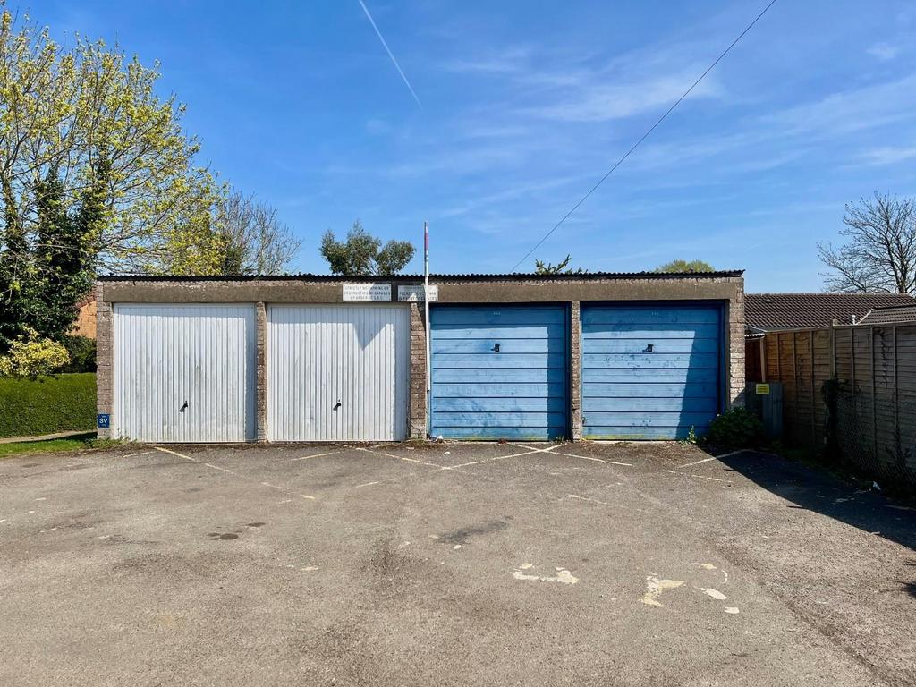 Garage 1.jpg