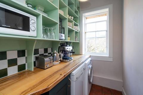 13/4 Cargil Terrace, Edinburgh, EH5 3ND