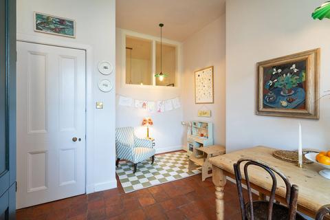 13/4 Cargil Terrace, Edinburgh, EH5 3ND