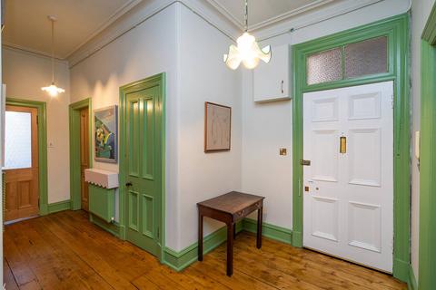 13/4 Cargil Terrace, Edinburgh, EH5 3ND