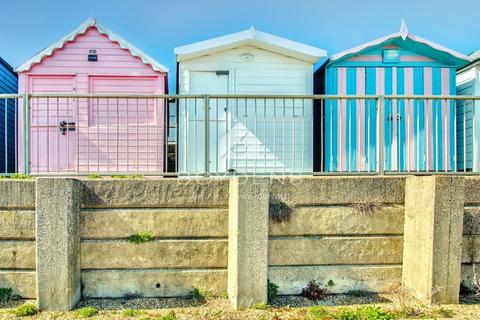 Chalet for sale, Beach Hut, Walton on the Naze CO14