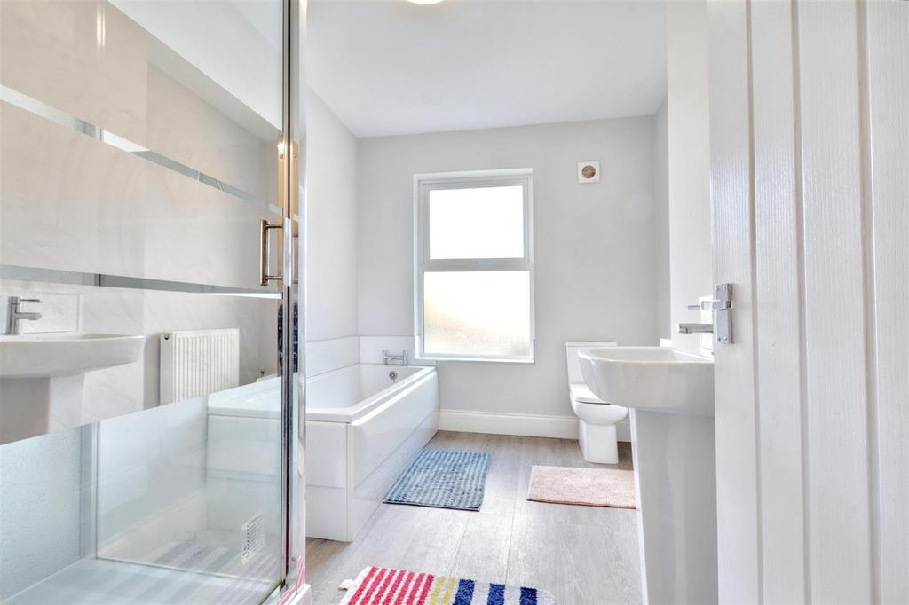 Bathroom 2.jpeg