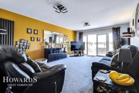 4 bedroom detached bungalow for sale, Winterton Road, Hemsby