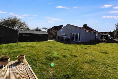 4 bedroom detached bungalow for sale, Winterton Road, Hemsby