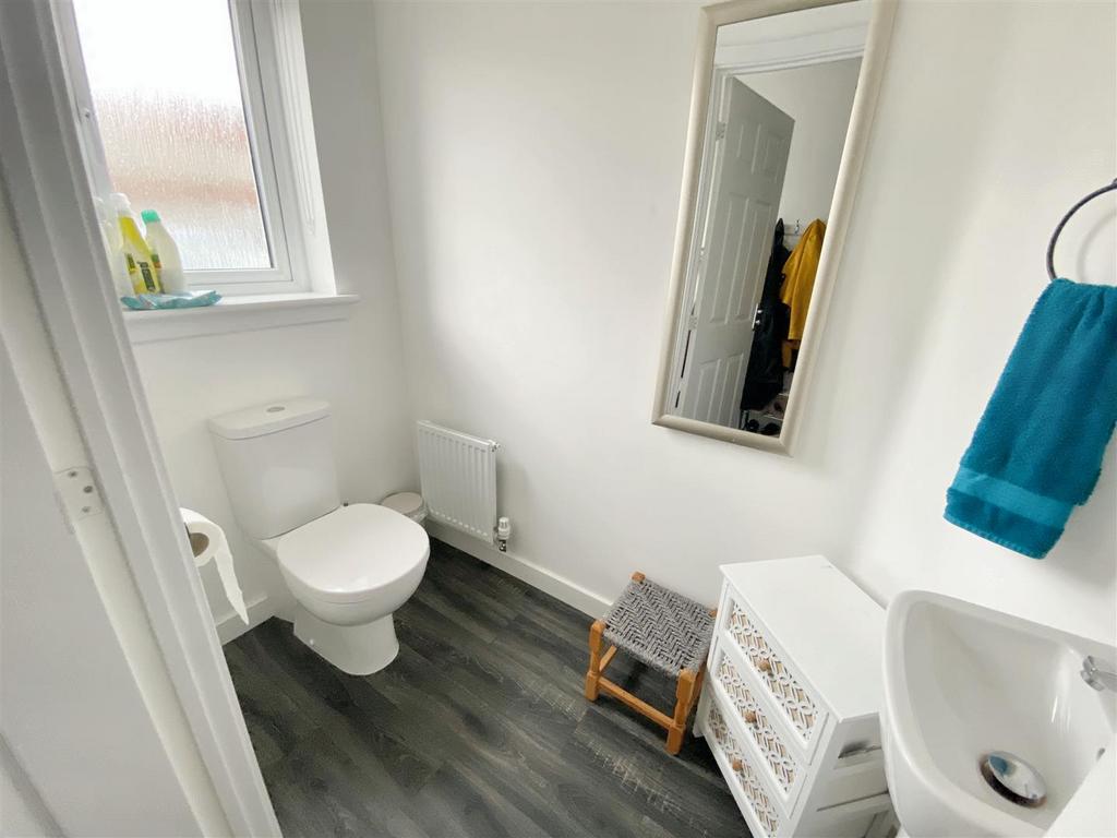 Bedroom 3's en-suite
