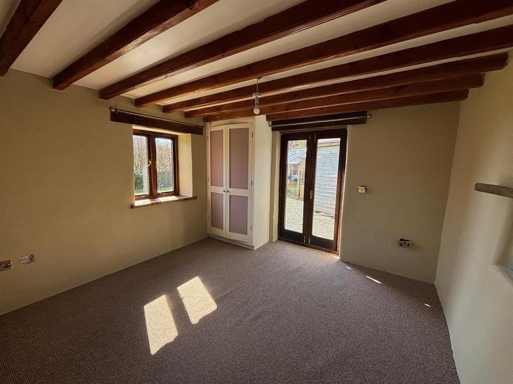Bedroom 1.jpg