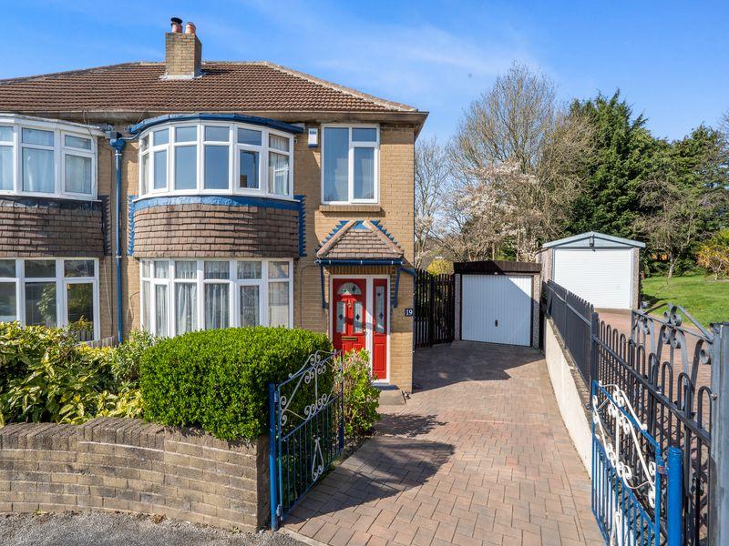 Carr Manor Place, Moortown, LS17