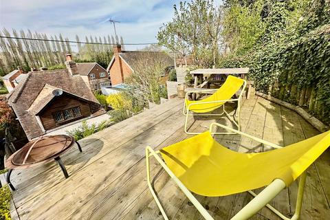 2 bedroom detached house for sale, Red Lion Lane, Farnham